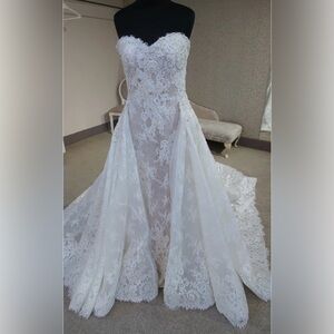 Pronovias White Lace Wedding Dress